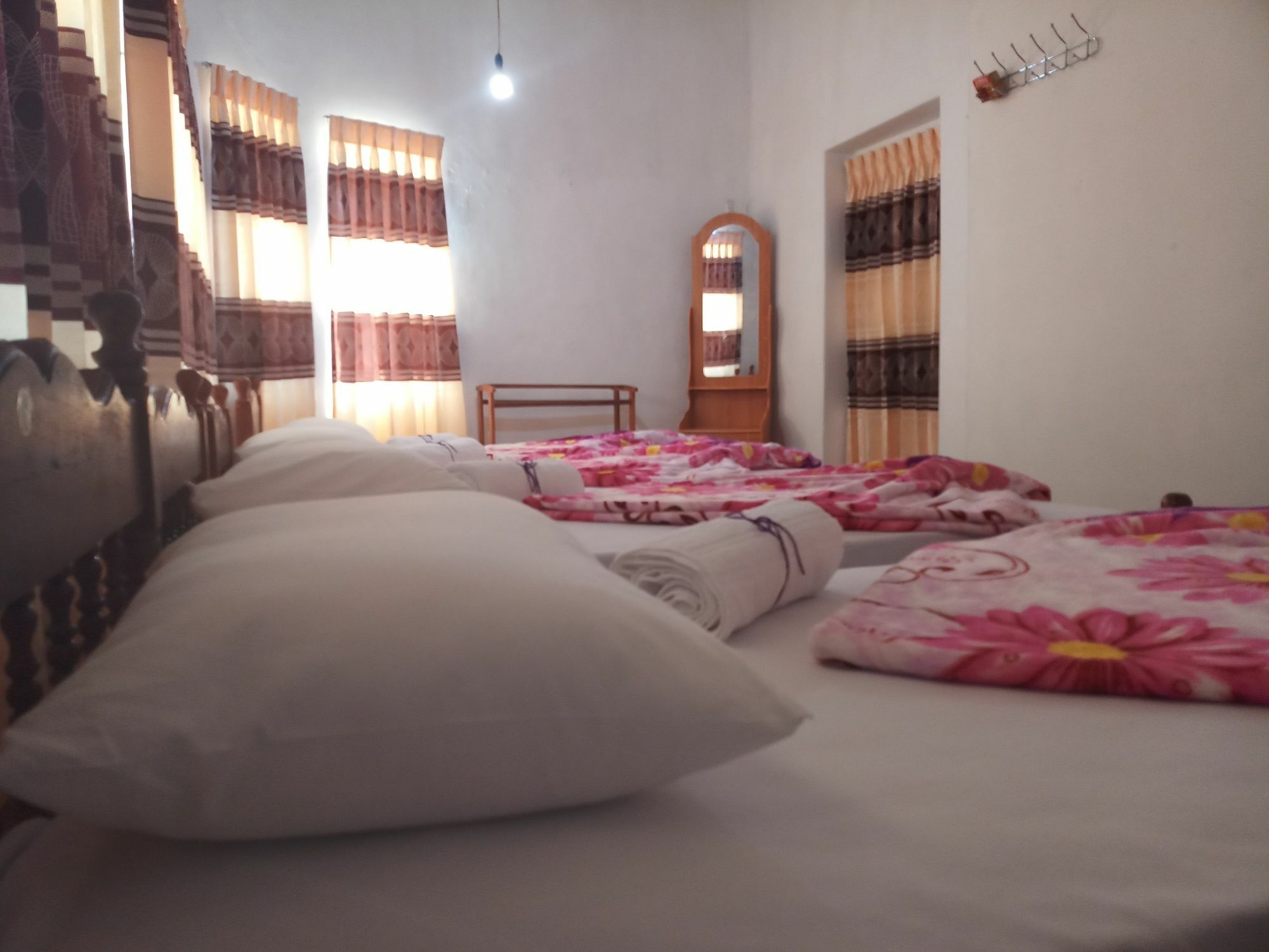 Fairy Hostel Нувара Елия Екстериор снимка